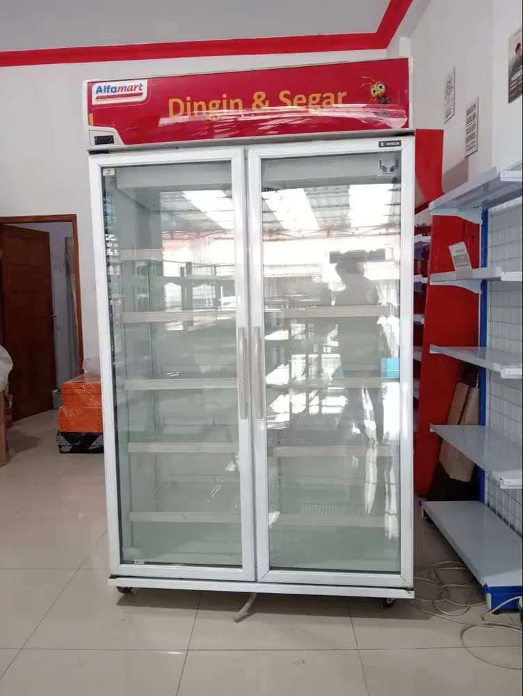Showcase 2 pintu bekas merk sanden intercool like new mulus
