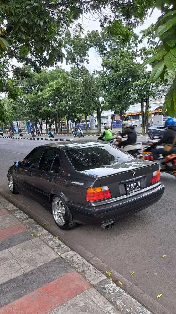 BMW 318i 1991 Bensin