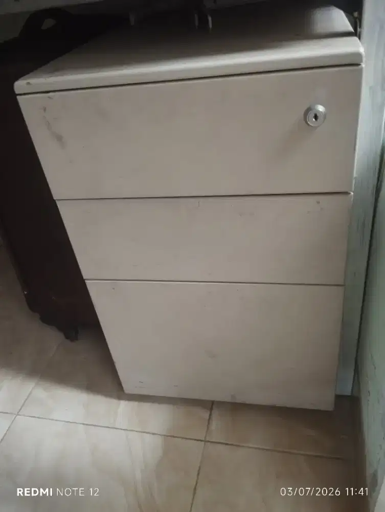Drawer/nakas besi tebal