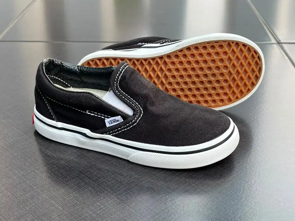 DIJUAL VANS CLASSIC SLIP-ON ANAK