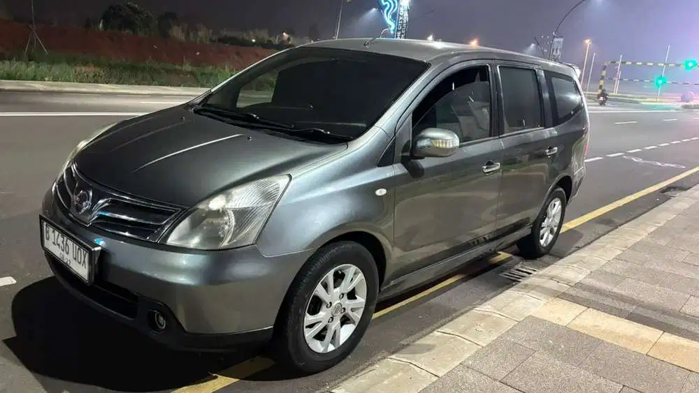 Nissan Grand Livina XV Ultimate 2012