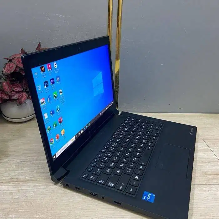 Laptop Toshiba Dynabook S73 Core i5-1135G7 RAM DDR4 13.3inch N-ETM