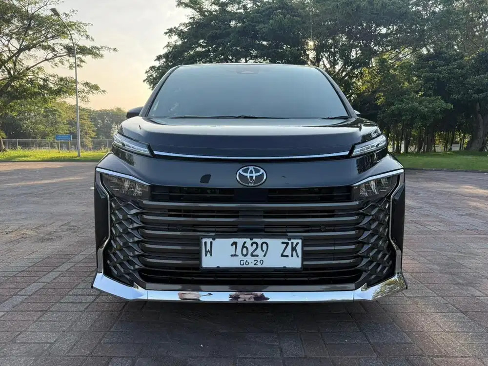 TOYOTA VOXY 2.0 TSS MATIC 2024 ISTIMEWA