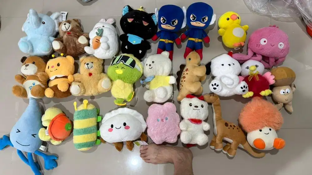 Aneka Boneka besar sedang kecil