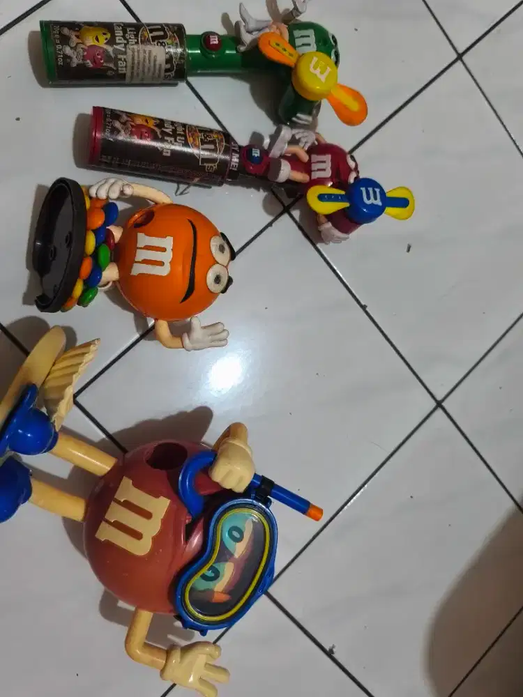 Mainan Action Figure coklat permen m&m 4 pcs