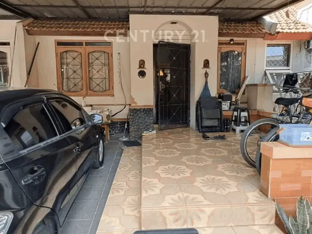 Rumah Nyaman Dengan Backyard Luas Di Lippo Karawaci