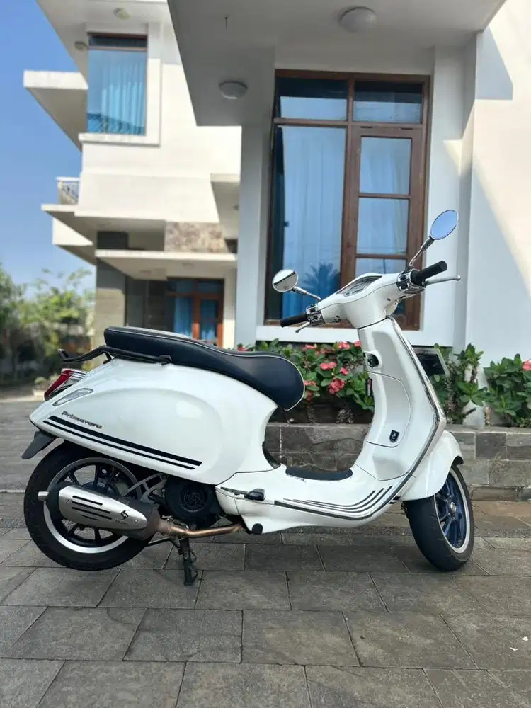 Vespa primavera yacht club limited edition 2018