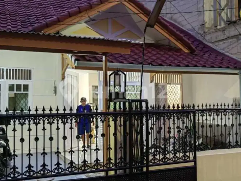 Rumah disewa, terenovasi, LT:128(8X16) LB:96m2,  1,25 lt, SHM, utara, Citra Garden 2, Jakarta Barat