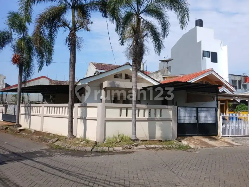 Rumah Hook LT: 210 , LB: 93, 1 LT, 3+1Kt, 1+1Km, SHM di Taman Surya 2, Jakarta Barat (Mar)
