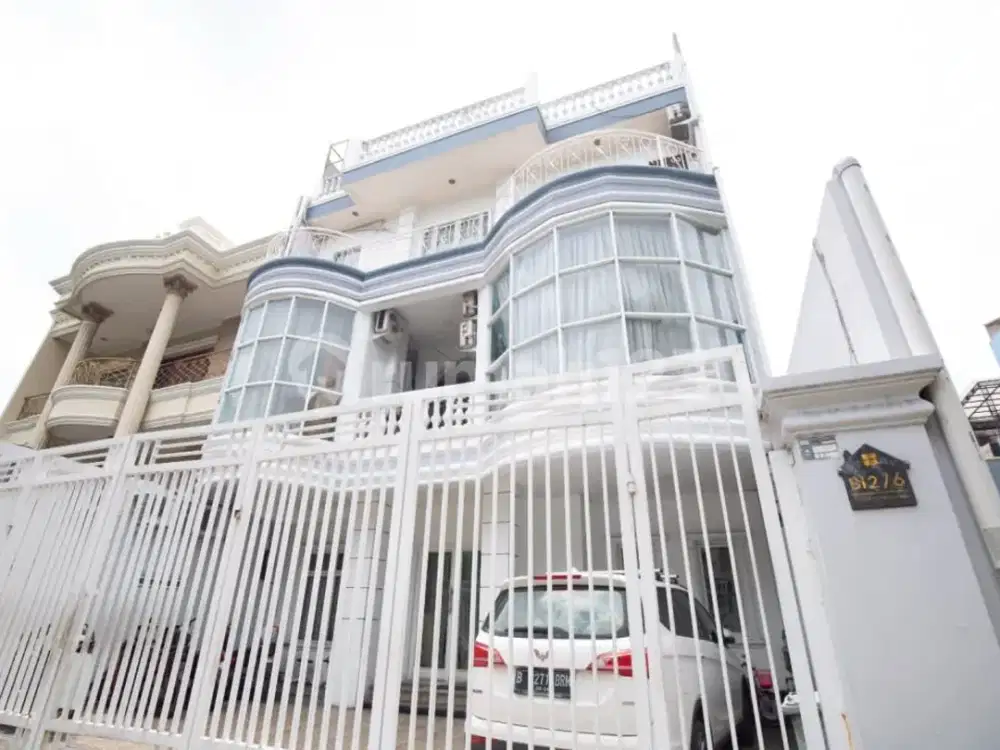 Rumah Bagus kontemporer LT: 200, LB: 520, 4 lt, 9KT, 4KM , SHM   Citra Garden 2 ext, Jakarta Barat (CRS)