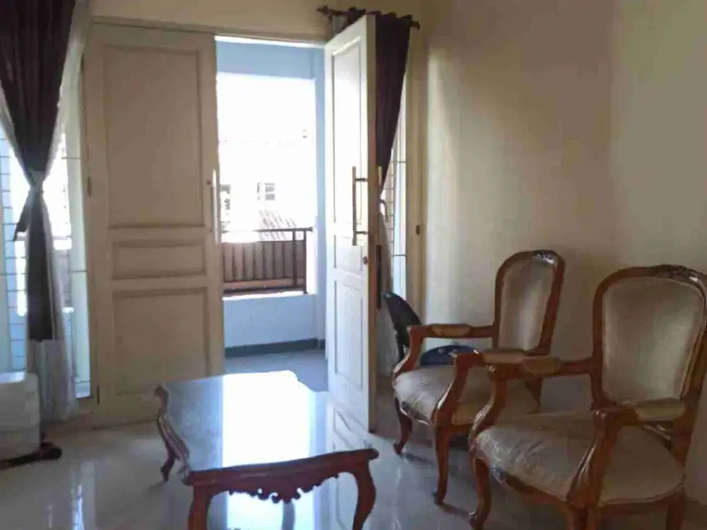 Disewakan Rumah 2 Lantai Siap Huni Semi-Furnished Di Kayu Putih. Jakarta Timur