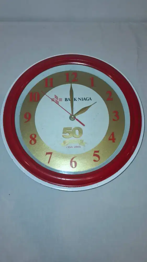 Jam dinding ( bank Niaga)