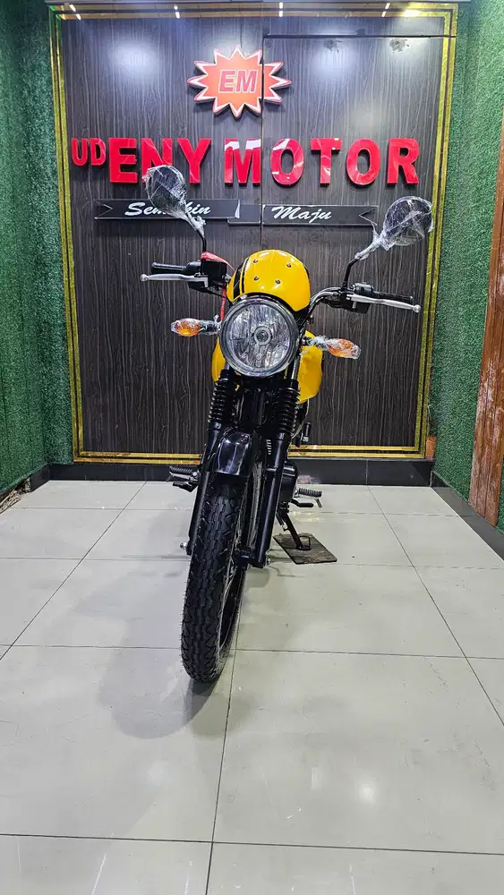 ENY MOTOR - CIAMIK BGT! KAWASAKI W175 CAFE 2019 - Km 500 perak