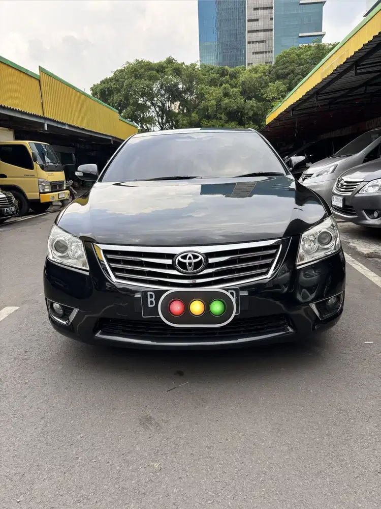 TOYOTA CAMRY V AT TAHUN 2011