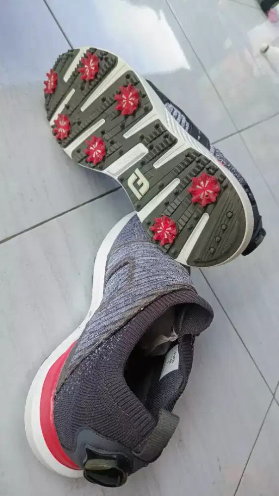 Sepatu olahraga