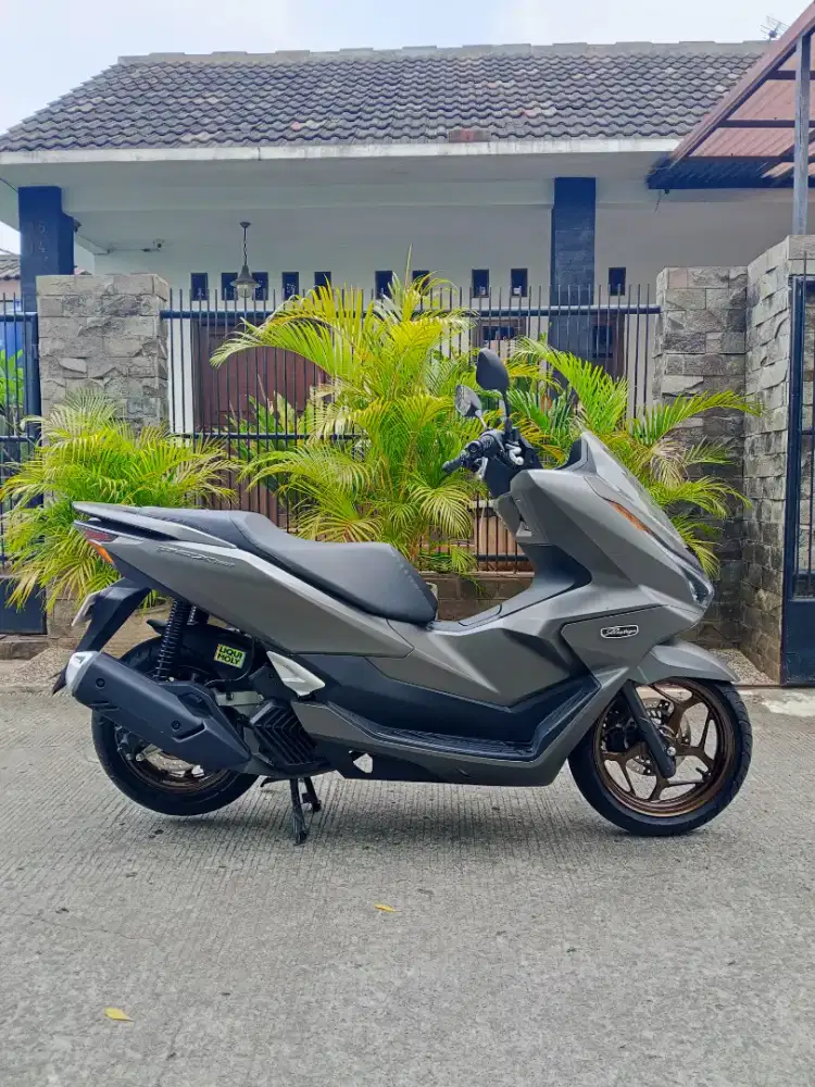 Honda new PCX CBS 2025 seperti baru KM 5000