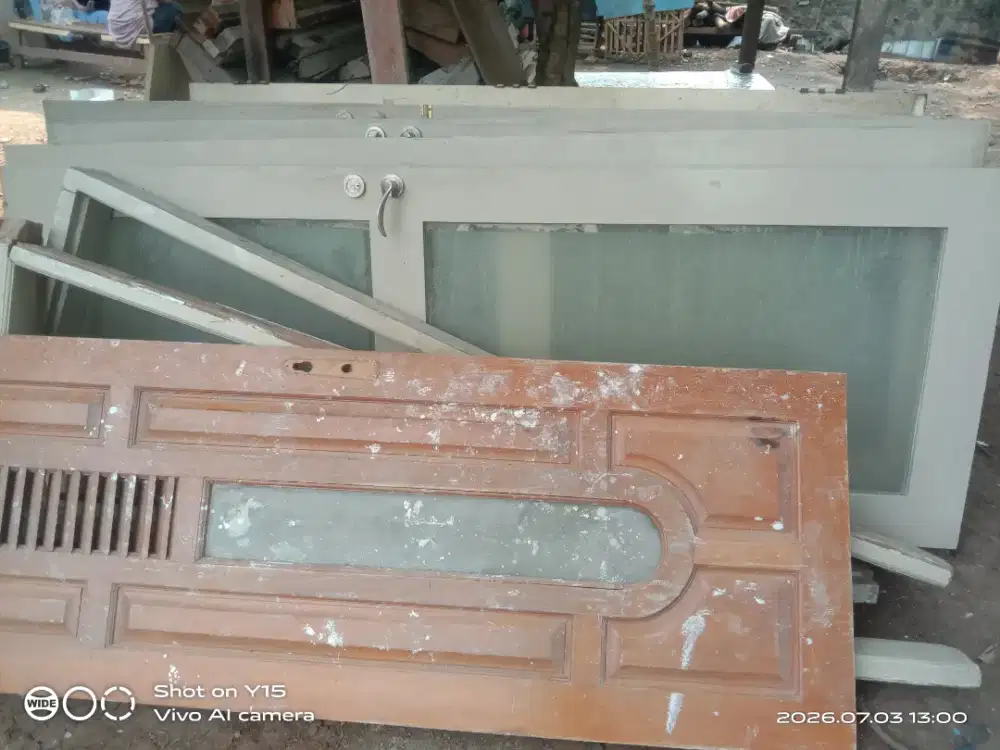 Jual cepat pintu pintu dan kusen bekas bongkaran