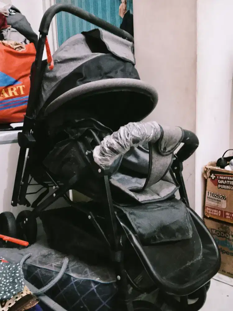 Stroller lipat merk beige
