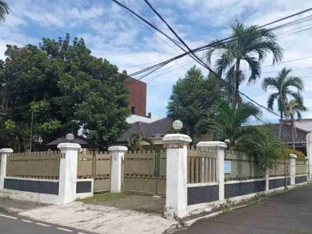 Disewakan Rumah Bangunan Besar Cocok Untuk Keluarga Besar Di Pasar Minggu. Jakarta Selatan