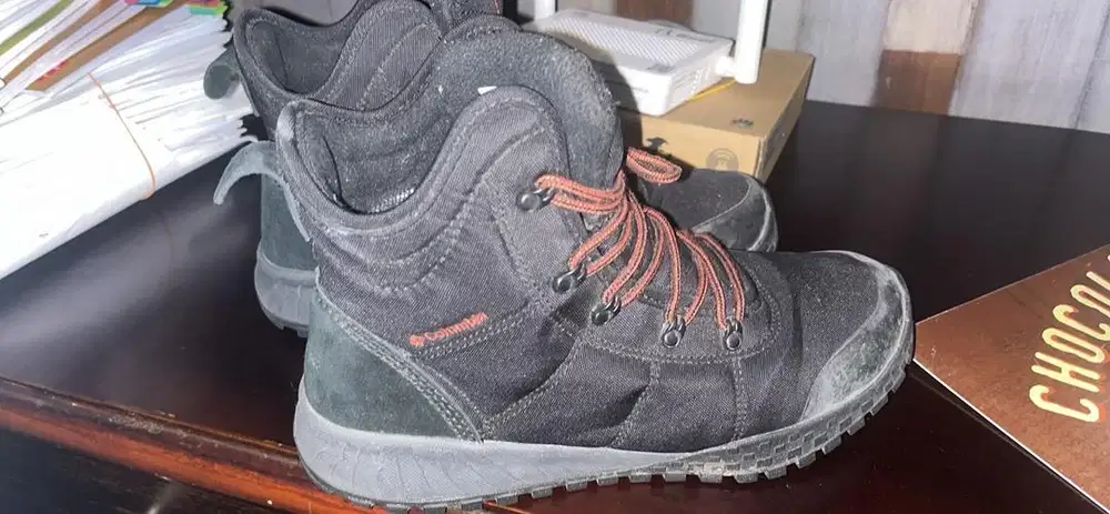 BOOTS COLOMBIA black red