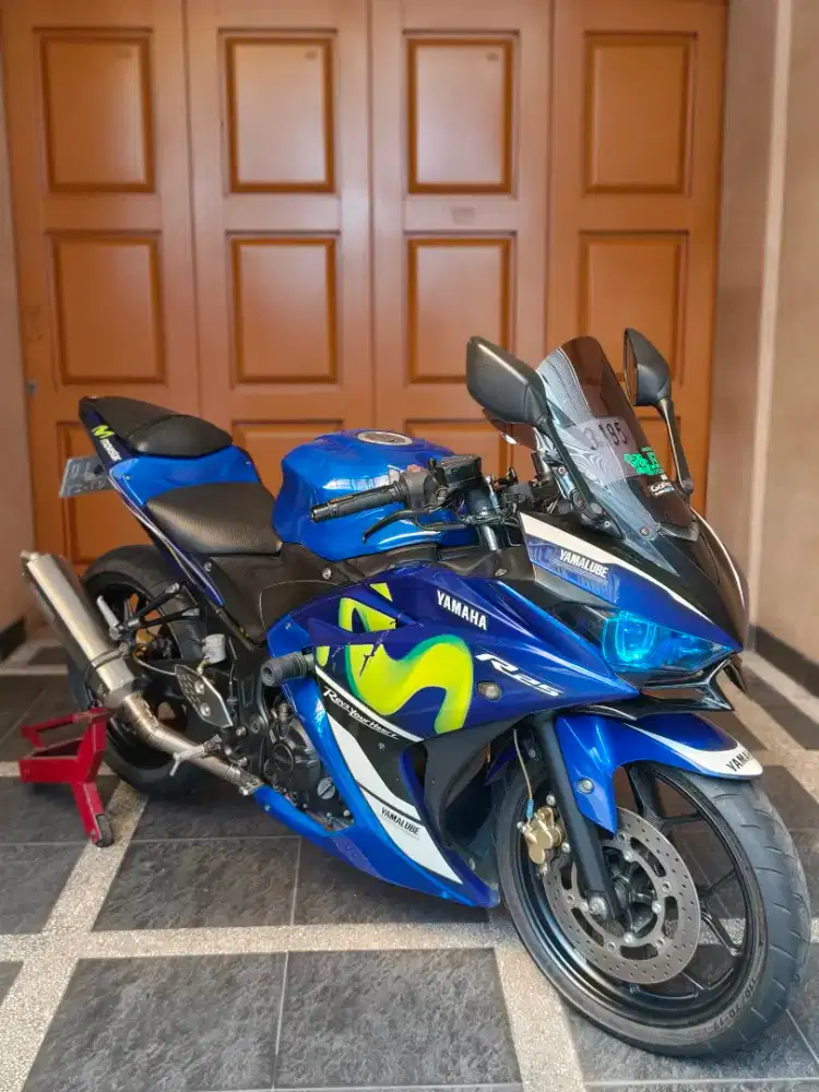 Yamaha YZF R25 Movistar