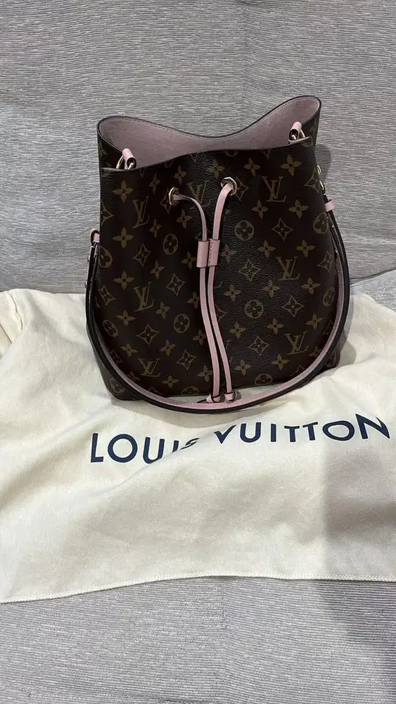 Di jual tas LV neonoe, tangan Pertama 100% mulus seperti baru