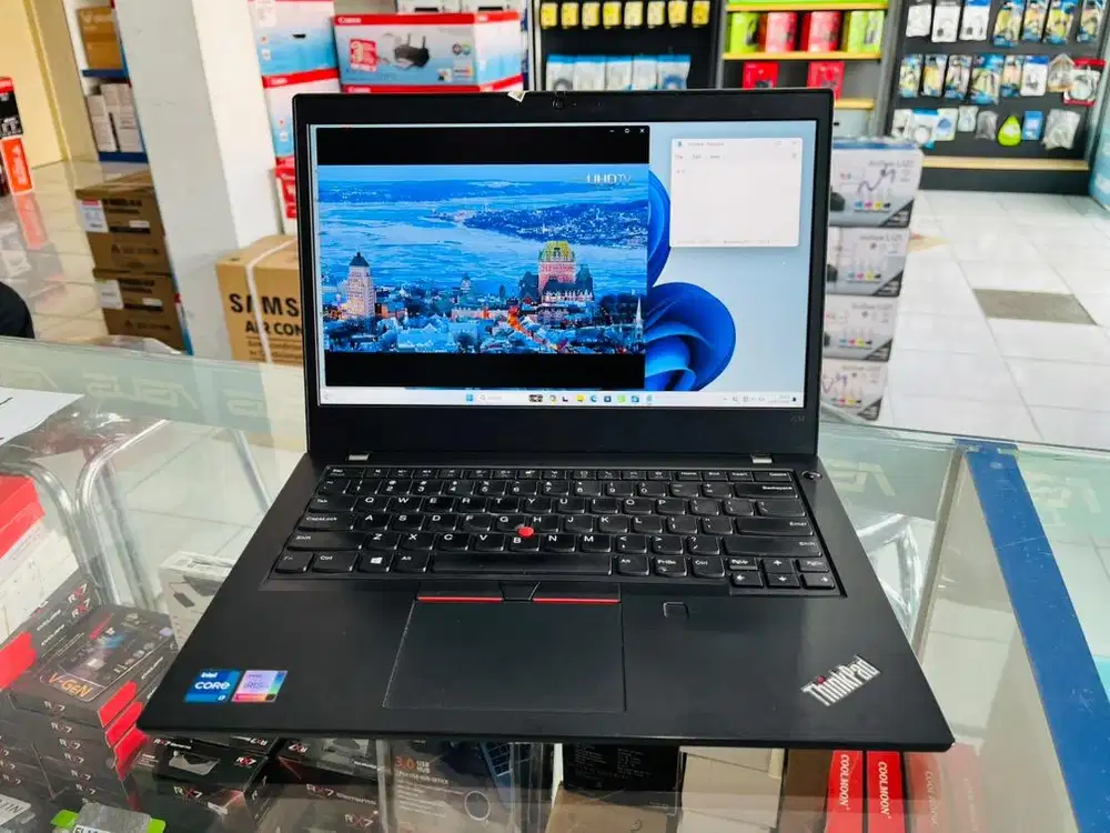 Laptop Lenovo Thinkpad i7 Gen10 Ram 16gb Ssd 256gb garansi 6 bln