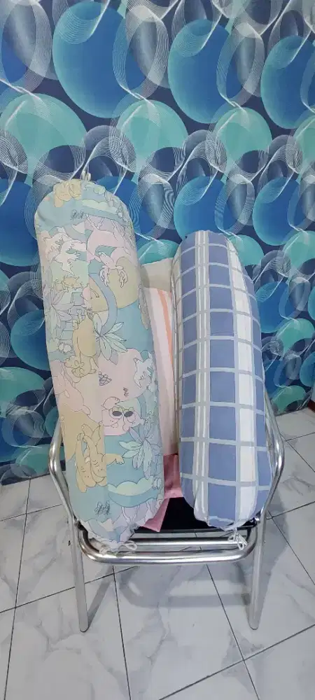 3 pcs Guling dan Bantal kondisi sesuai foto