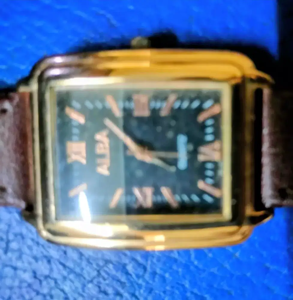 Jam wanita tali kulit merk Alba