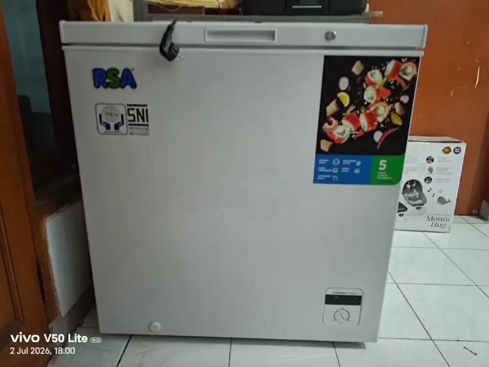 Freezer box putih merk RSA