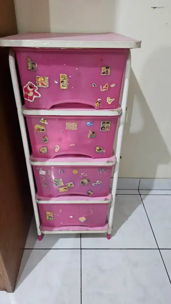 Container 4 susun