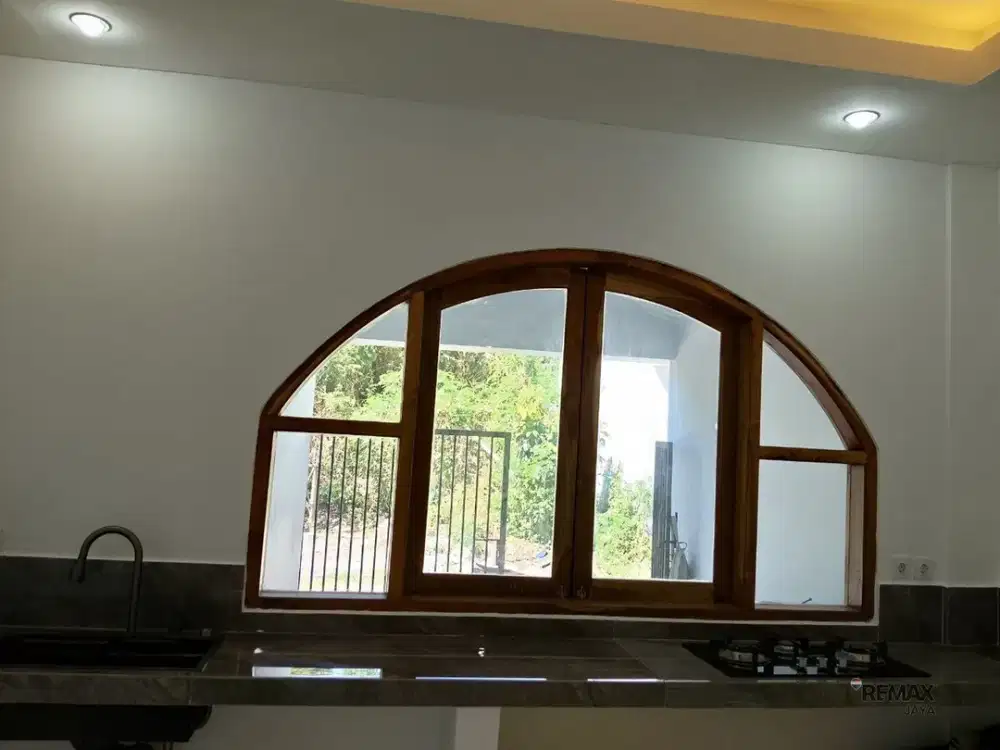 Rumah Minimalis Modern 3 Lantai & Rooftop Dijual, di Mumbul Kuta Selatan
