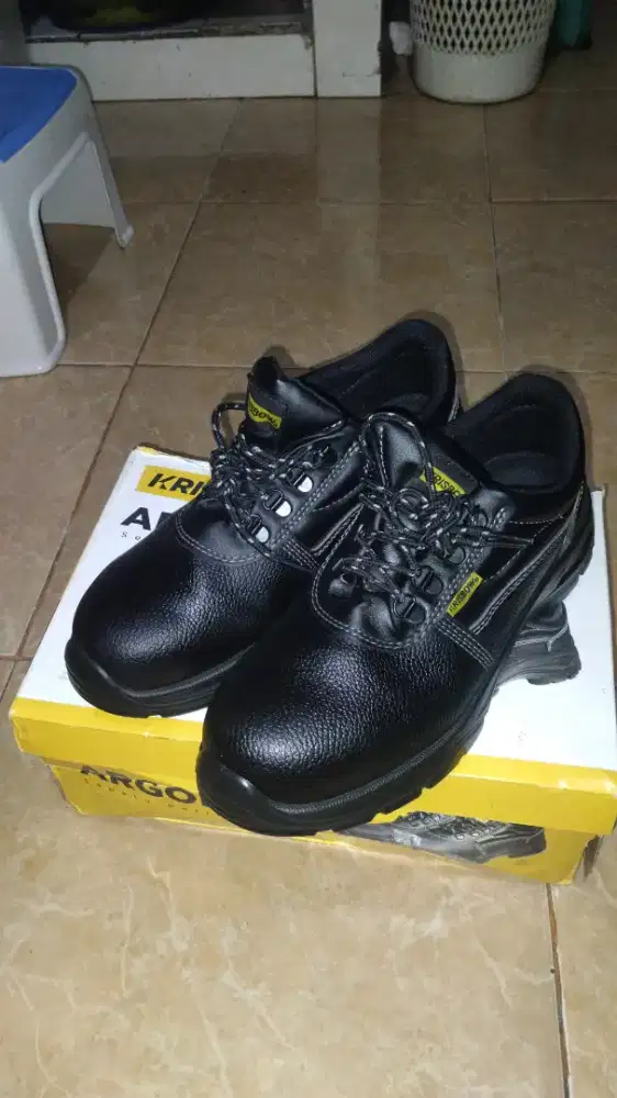 safety shose krisbow