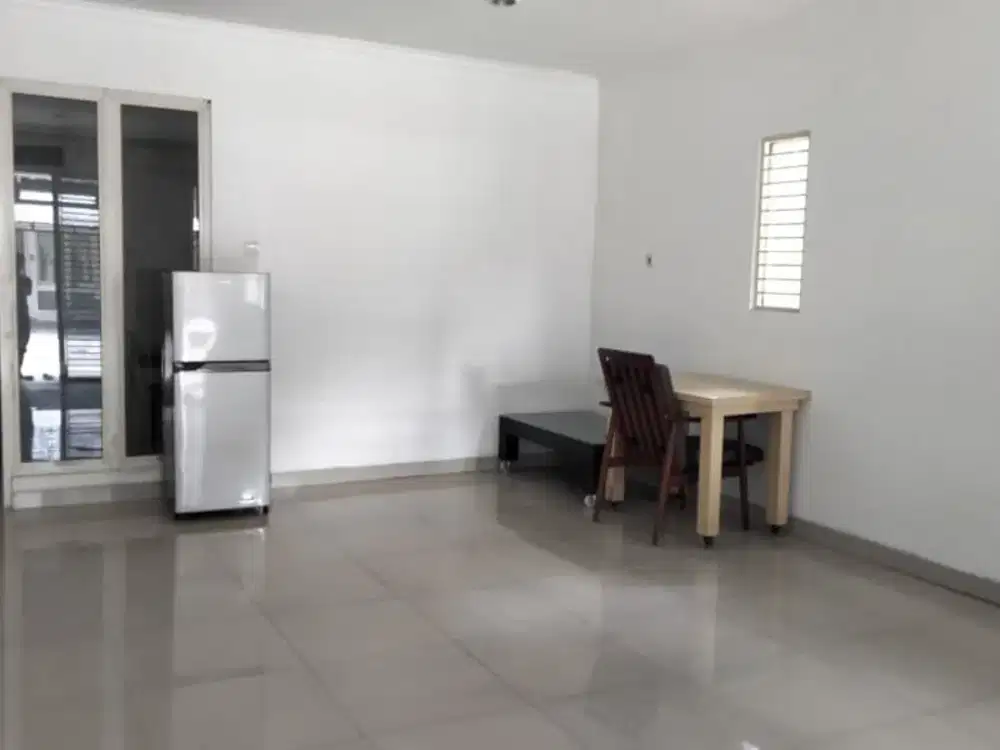 L87. Disewakan Rumah Semi Furnished di Florencia Lippo Cikarang