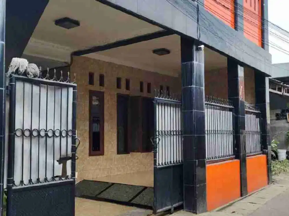 Di jual butuh rumah dengan ukuran yg luas full dak cor atap Lokasi pondok kacang barat Tangerang selatan bersebelahan graha raya Ada rooftop taman di atas