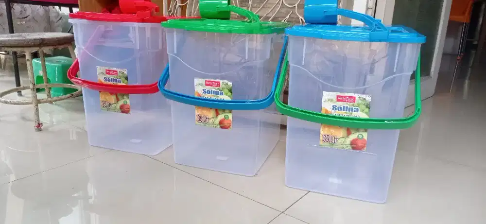 Toples aquarium es buah