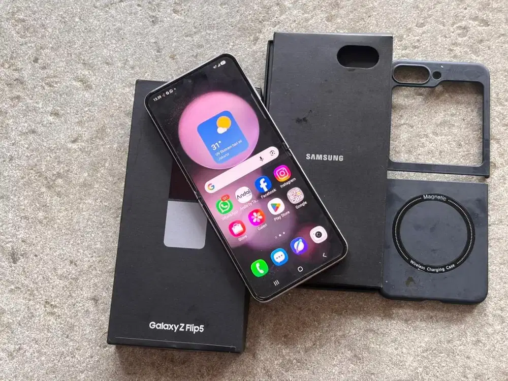 Samsung Z FLIP 5 MULUS BERSIH bisa TT