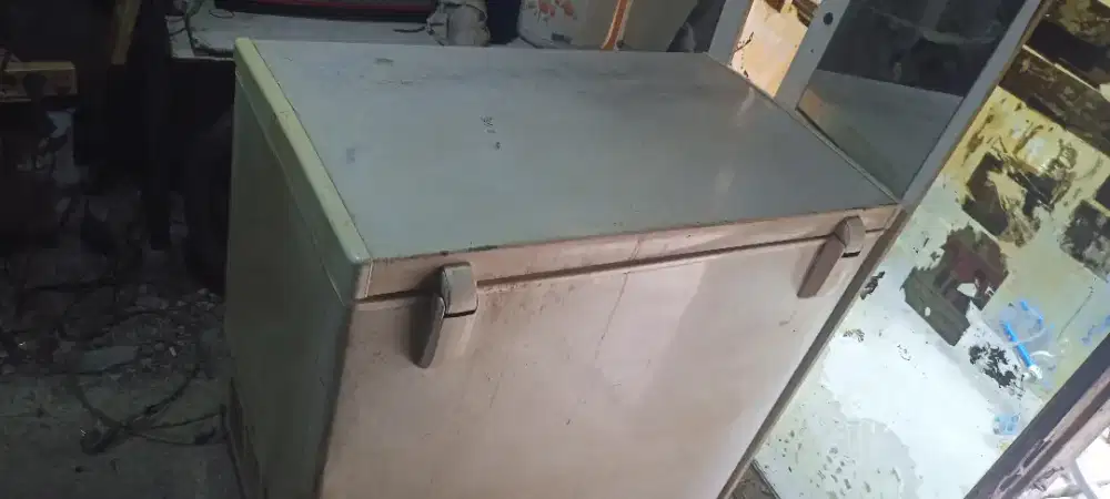 Frigigate Freezer Rumahan, model F-200