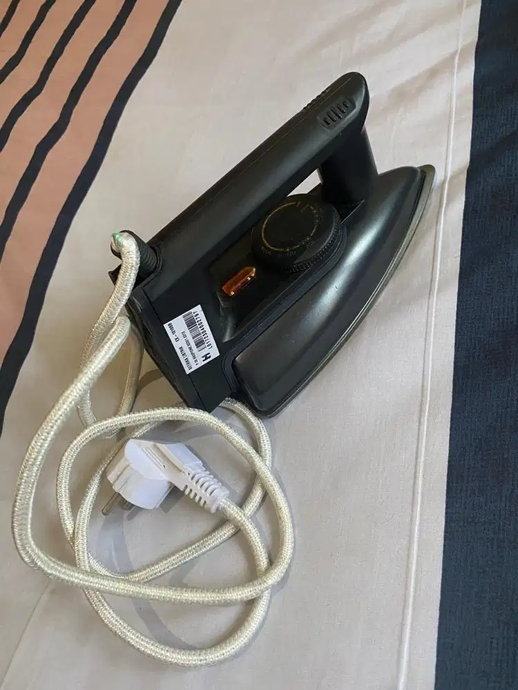 Setrika merk Maspion EX-1010 BB
