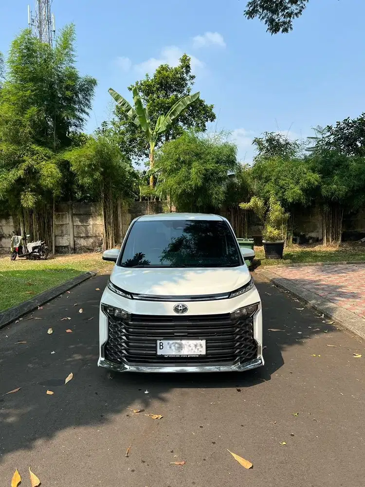 Toyota Voxy 2022