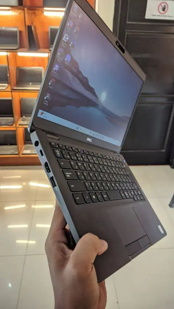Dell Latitude 5300 Windows 11 Home RAM 8GB SSD 256GB Bergaransi