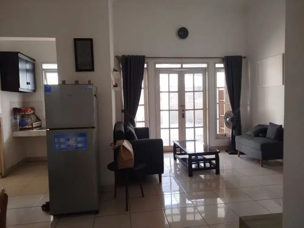 L89. Rumah Disewakan di Cluster Tropikana Residence Jababeka