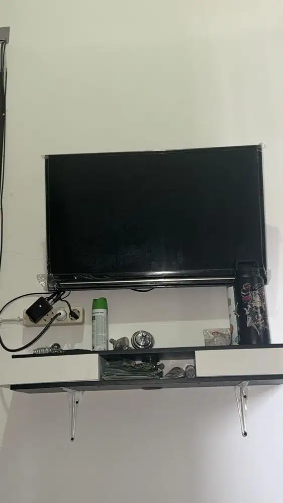 tv andorin 32inch kondisi masih bagus gapernah di service