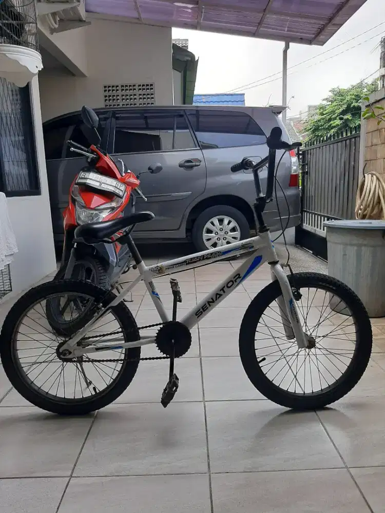Sepeda BMX senator