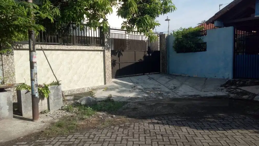 Rumah Di Kutisari Surabaya Bagus 2 lantai Kondisi Terawat Strategis