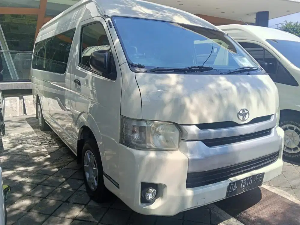 TOYOTA HIACE COMMUTER 2017