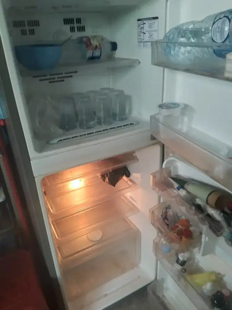 Kulkas 2 pintu merek LG