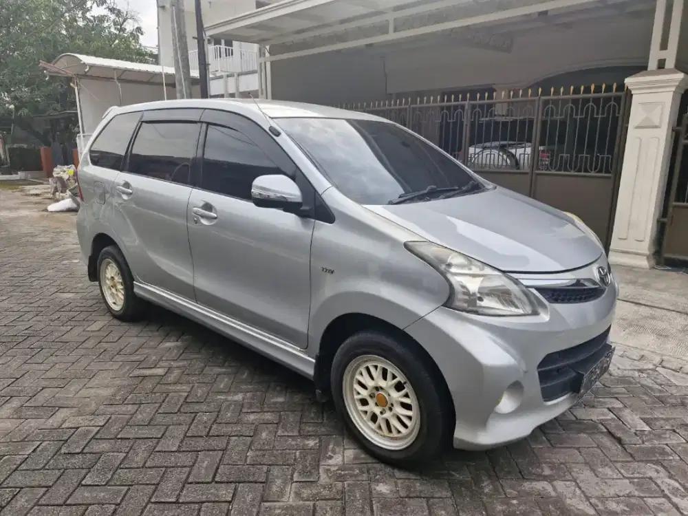Avansa Veloz 1.5 AT 2012