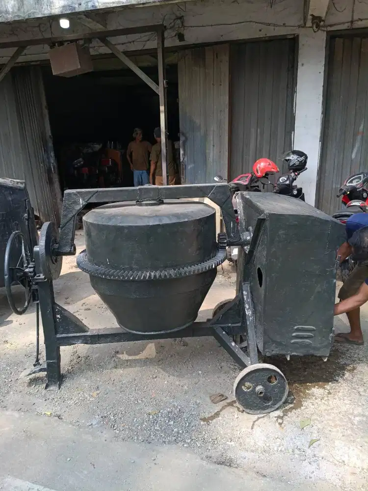 Jual Mesin Mixer Cor Beton Merk AAA Kondisi Mulus Siap Kerja