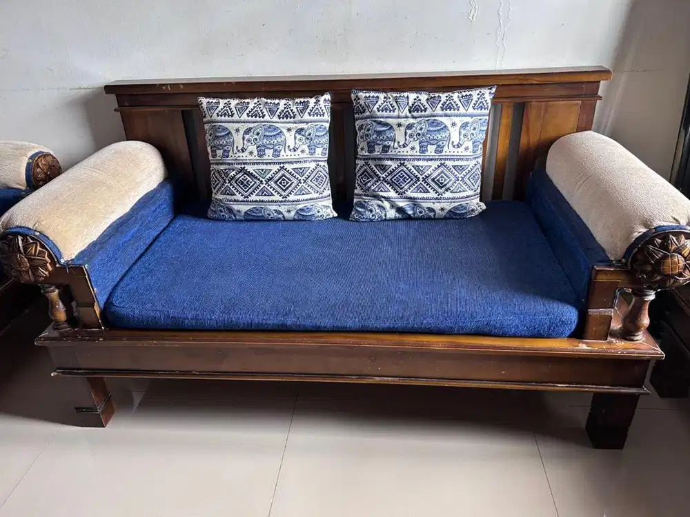 Kursi/Sofa 1 set (2 kursi panjang & 1 kursi pendek)